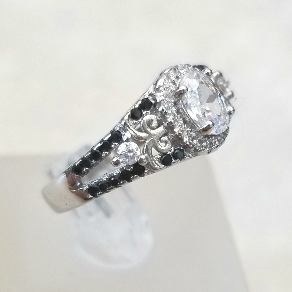 Antique Style Black Spinel Ring - Picture 5 of 7